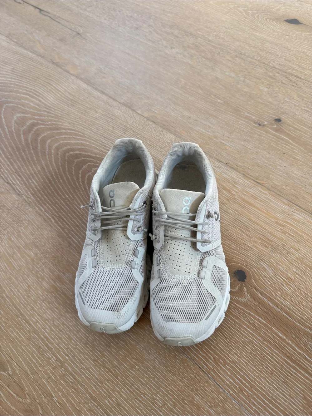 On Running light beige